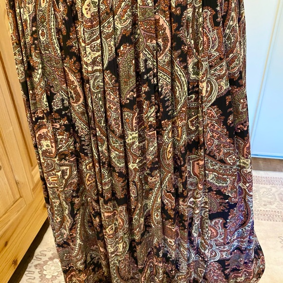 Carole Little full skirt size in a tan collection of colours, paisley pattern. - Picture 1 of 17